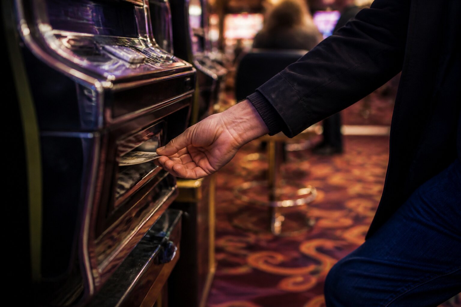 Taking Money Left in Slot Machine: Laws, Risks & What to Do